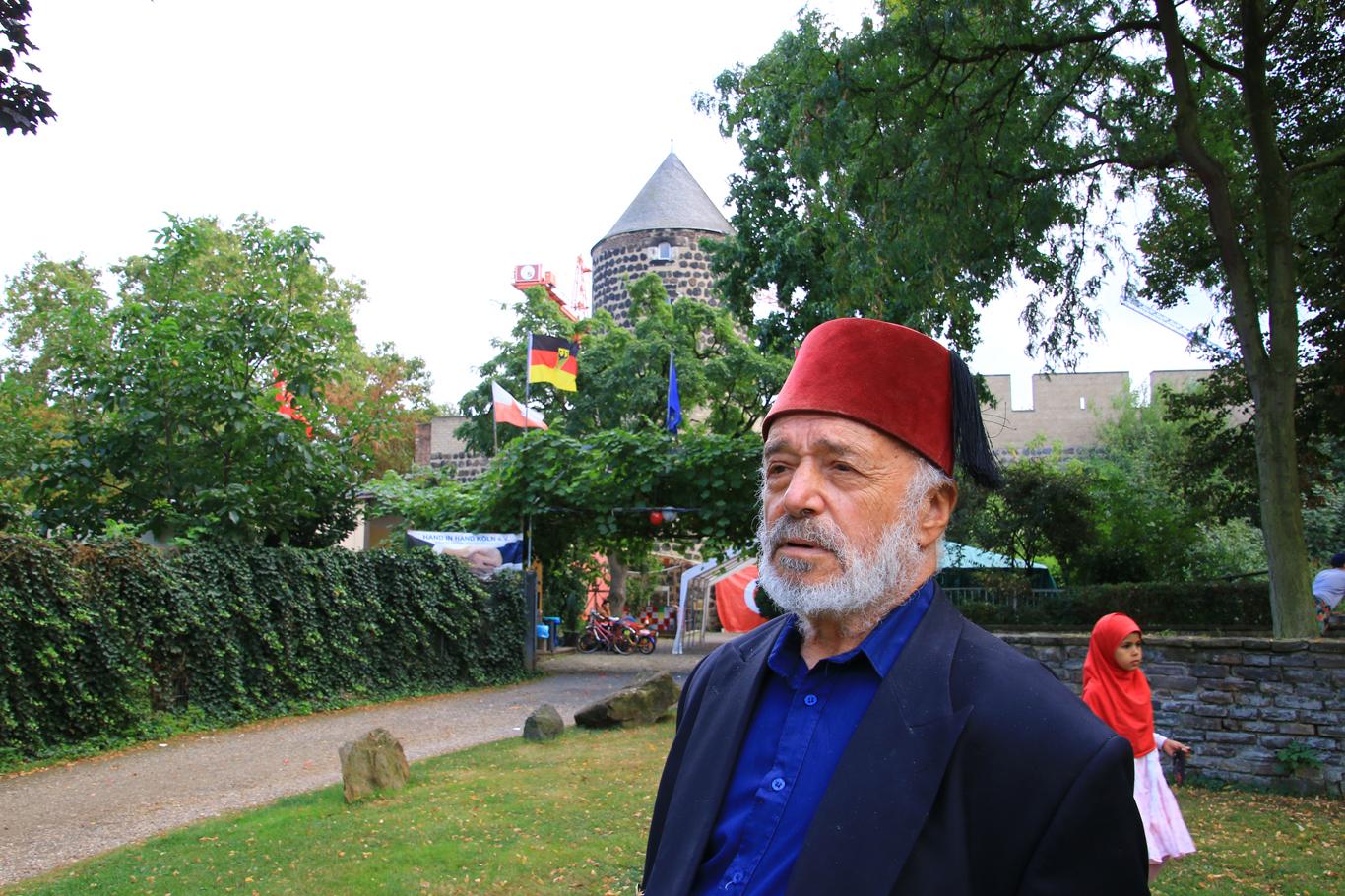 Kale Camii ve Köln’de 55 yıllık mazisi ile Şefik Amca Kale Camii ve Köln’de 55 yıllık mazisi ile Şefik Amca